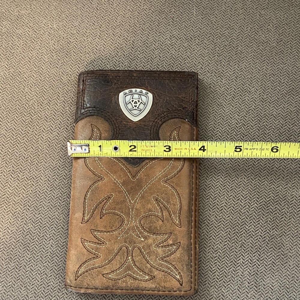 Ariat Brown Two-Tone Tooled Leather Wallet - Picture 10 of 11